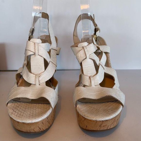 Guess Harlea size 8.5 White Snake Skin Embossed Cork Wedge Heels - Picture 3 of 7